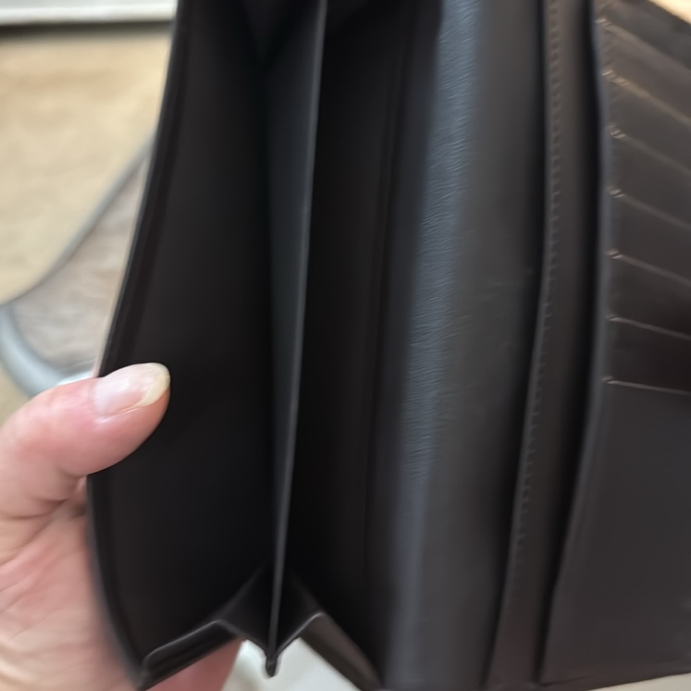 Gucci Black Embossed Leather Wallet - Picture 3 of 10